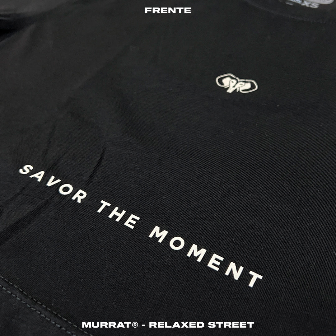 Croptop Negro "SAVOR THE MOMENT"
